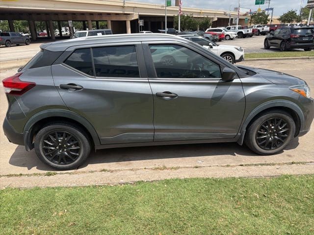 Used 2018 Nissan Kicks S w/ Interior Electronics Package FWD image 5