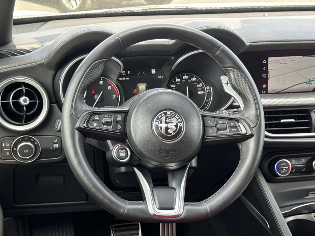 Used 2023 Alfa Romeo Stelvio Veloce image 7