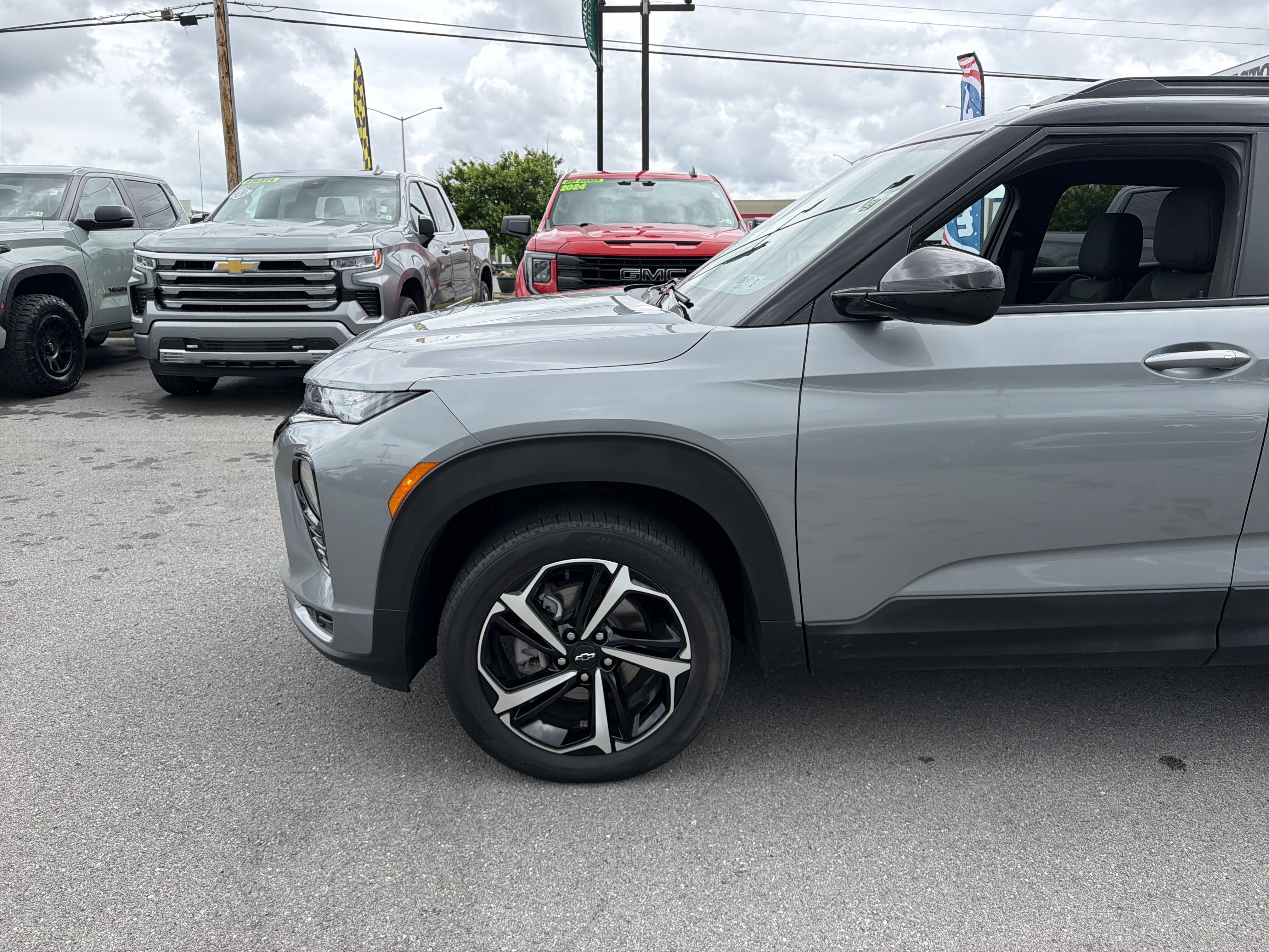 Used 2023 Chevrolet TrailBlazer RS w/ Convenience Package AWD/4WD image 11