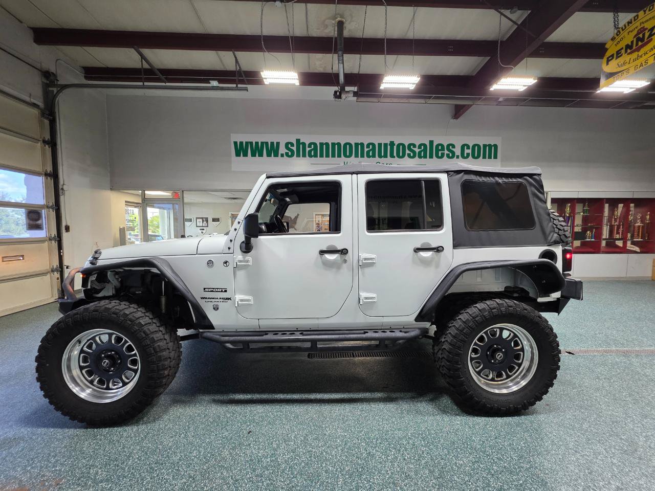 Used 2018 Jeep Wrangler Unlimited Sport w/ Connectivity Group AWD/4WD image 11