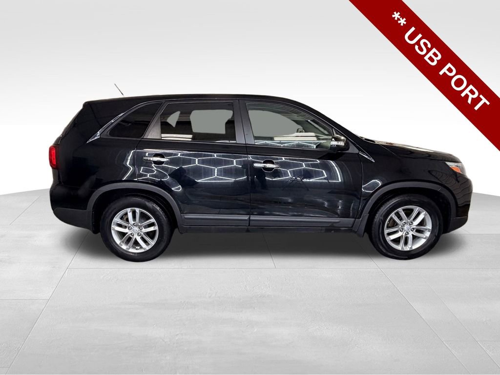 Used 2014 Kia Sorento LX image 9