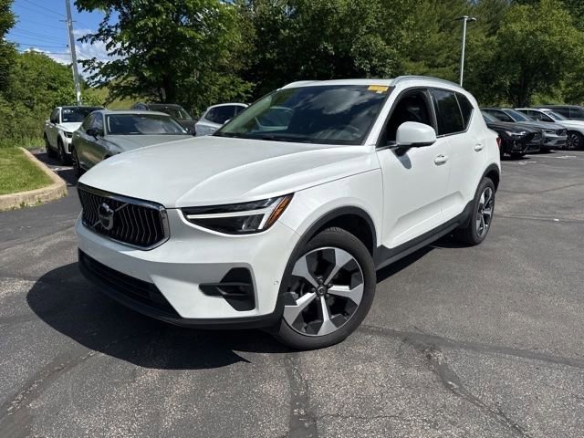 Used 2023 Volvo XC40 B5 Plus w/ Climate Package AWD/4WD video 1