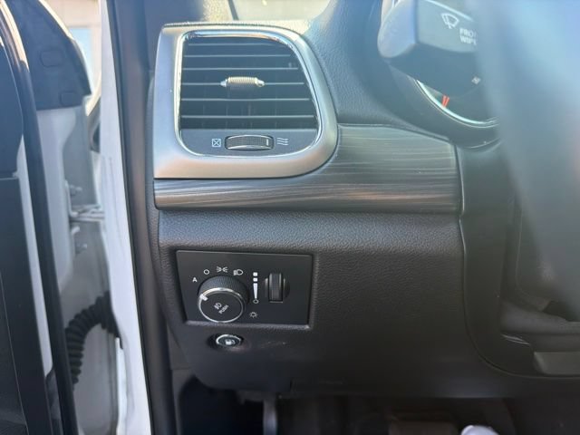 Used 2019 Jeep Grand Cherokee Altitude AWD/4WD image 10