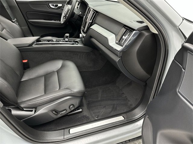 Used 2025 Volvo XC60 B5 Plus image 25
