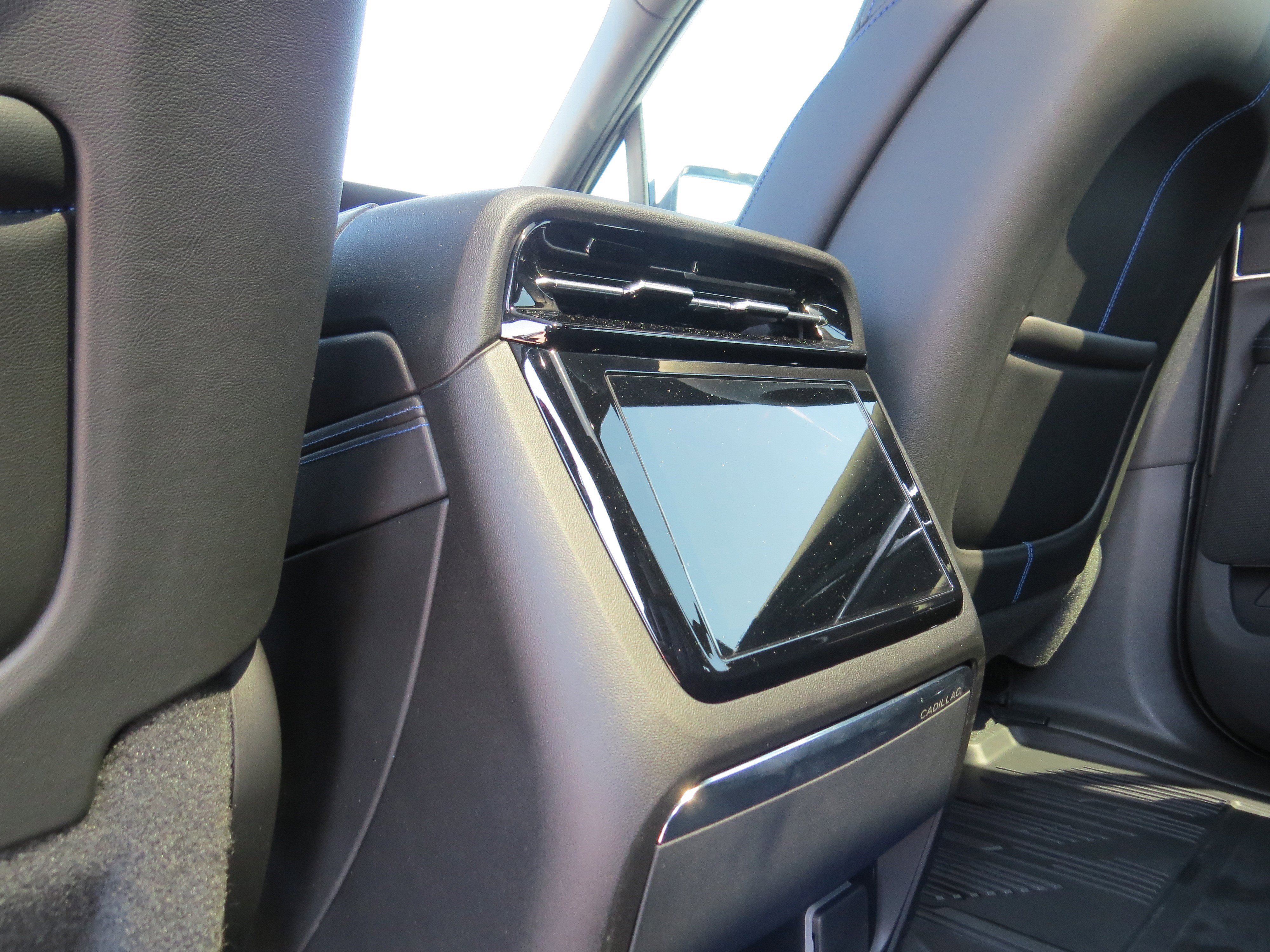 New 2025 Cadillac Escalade IQ Sport 1 w/ LPO, ONYX Package image 17