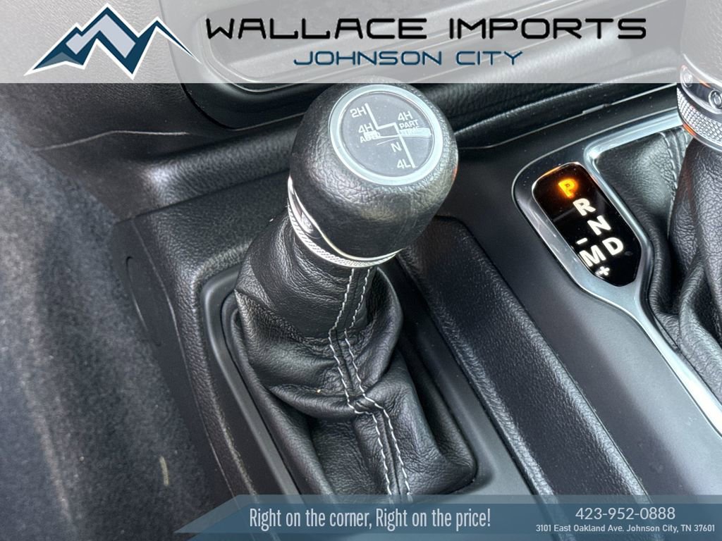 Used 2024 Jeep Wrangler Unlimited w/ Convenience Group AWD/4WD image 31