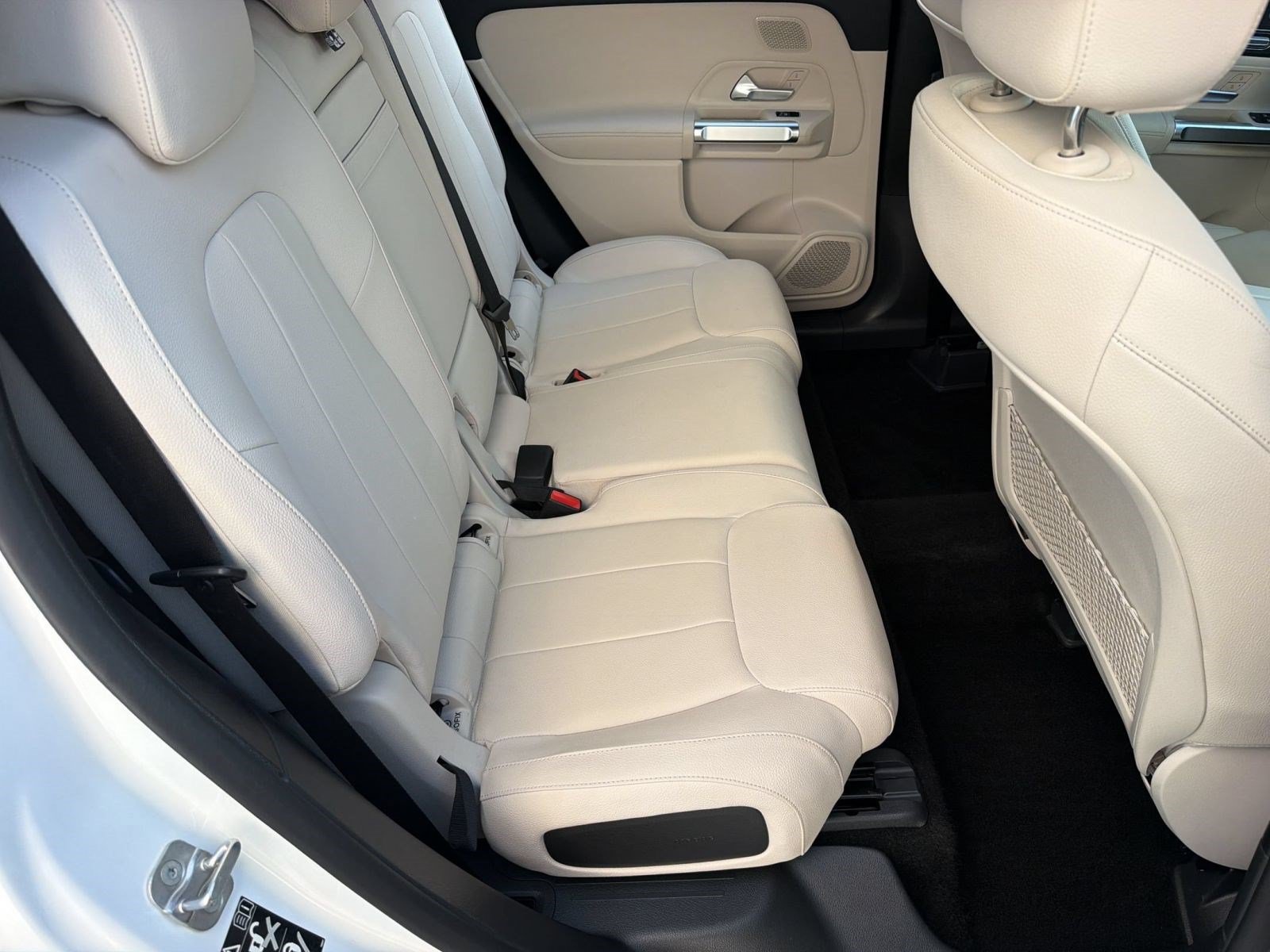 Used 2026 Mercedes-Benz GLB 250 4MATIC image 32