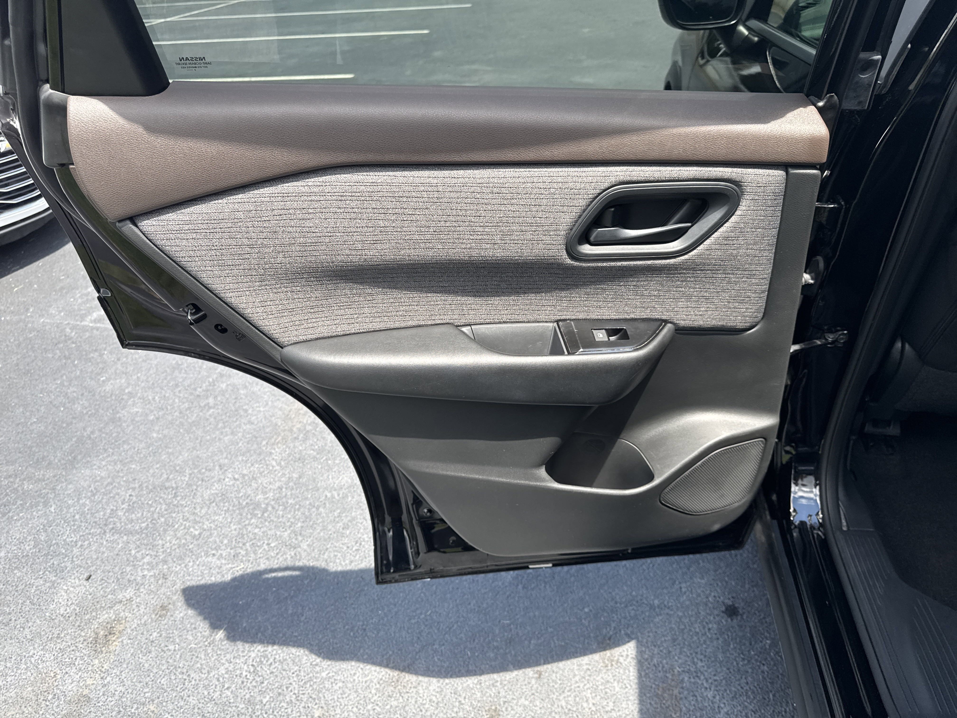 Used 2023 Nissan Rogue S image 26