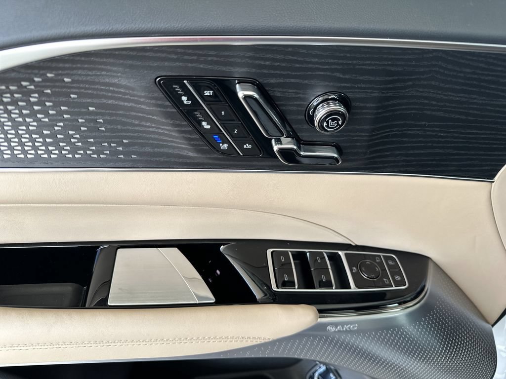 New 2026 Cadillac Lyriq Signature Sport w/ Nappa Leather Package RWD image 8