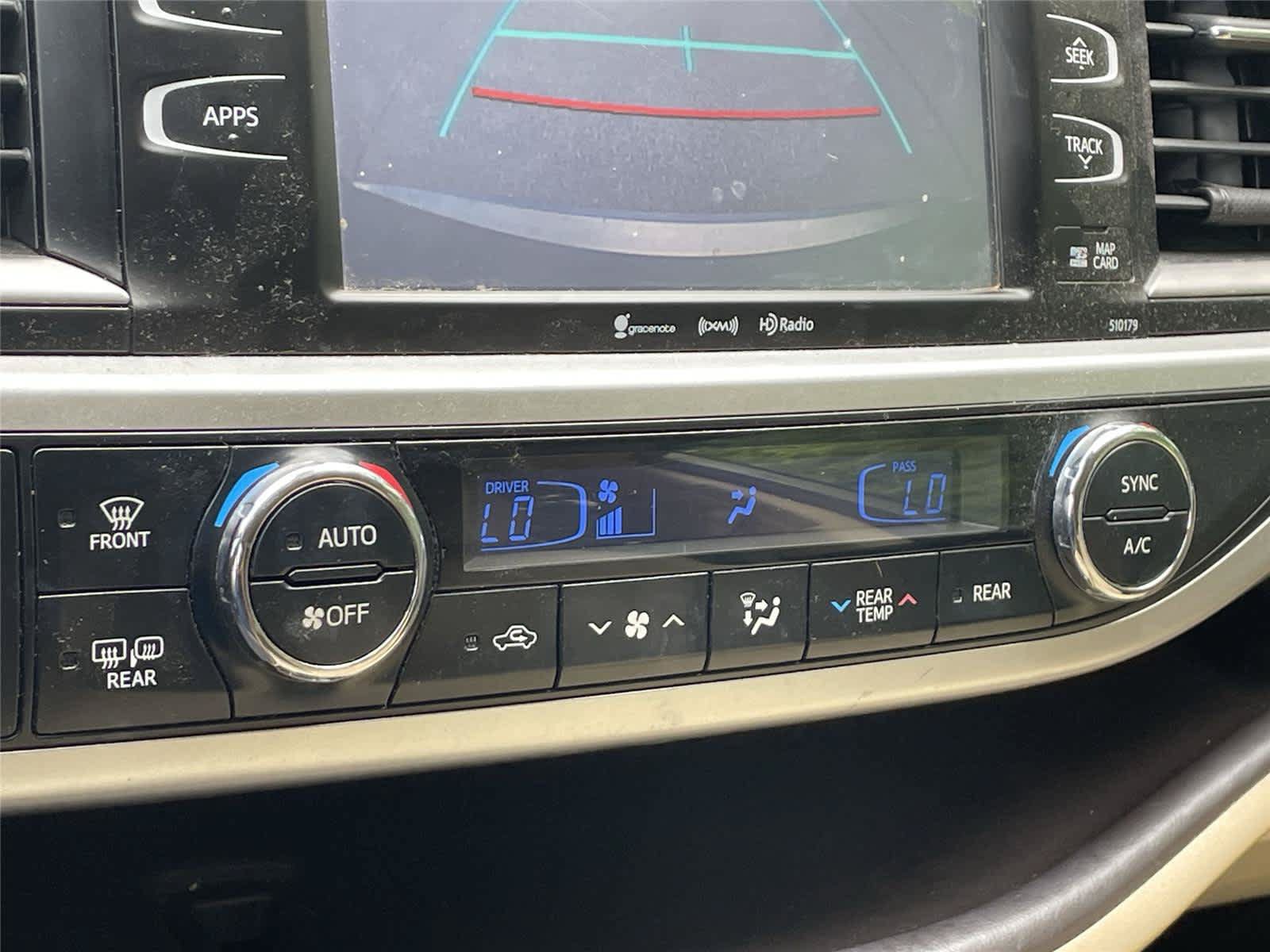 Used 2018 Toyota Highlander XLE AWD/4WD image 16