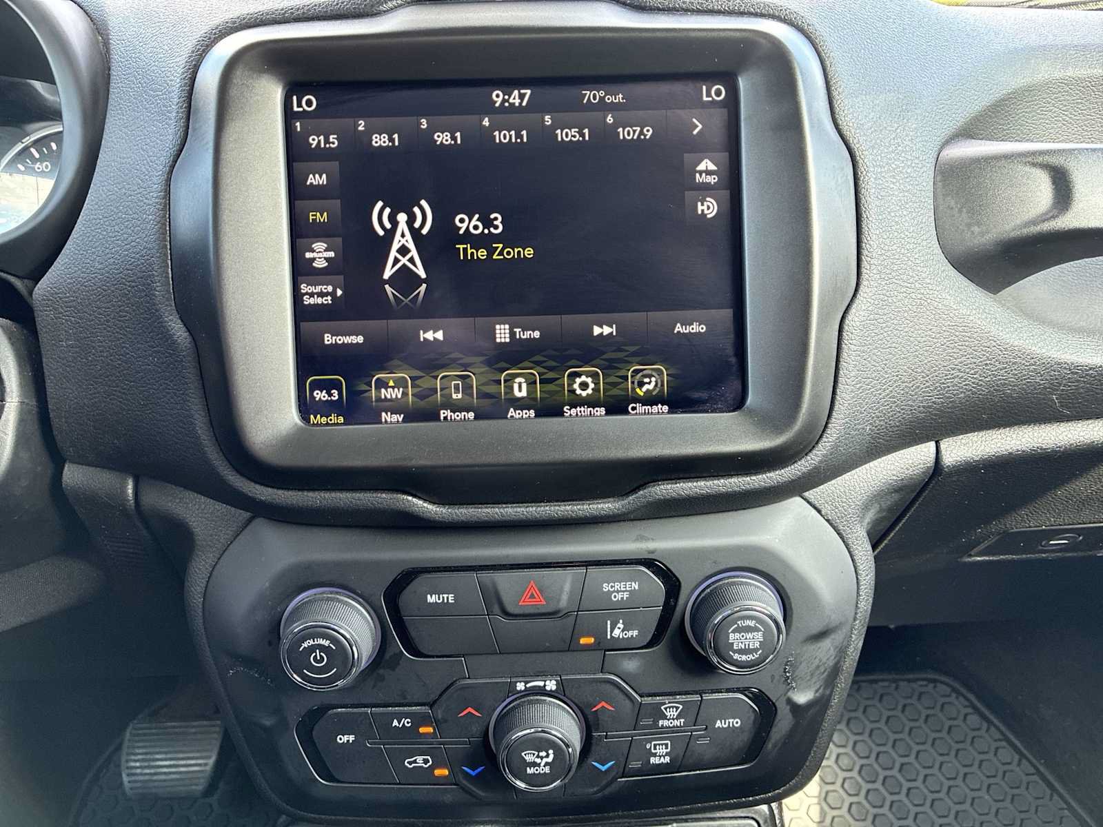 Certified 2023 Jeep Renegade Latitude AWD/4WD image 12