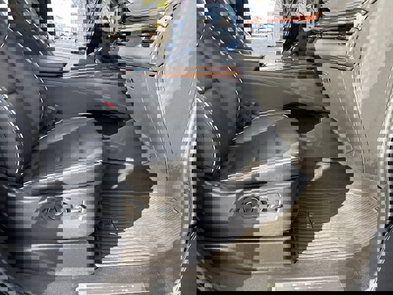 Used 2021 Cadillac Escalade Premium Luxury w/ LPO, Illumination Package image 41