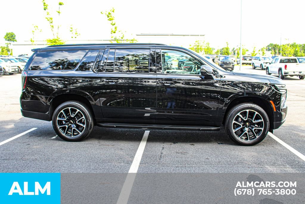 Used 2026 Chevrolet Suburban RST w/ Comfort Package AWD/4WD image 9