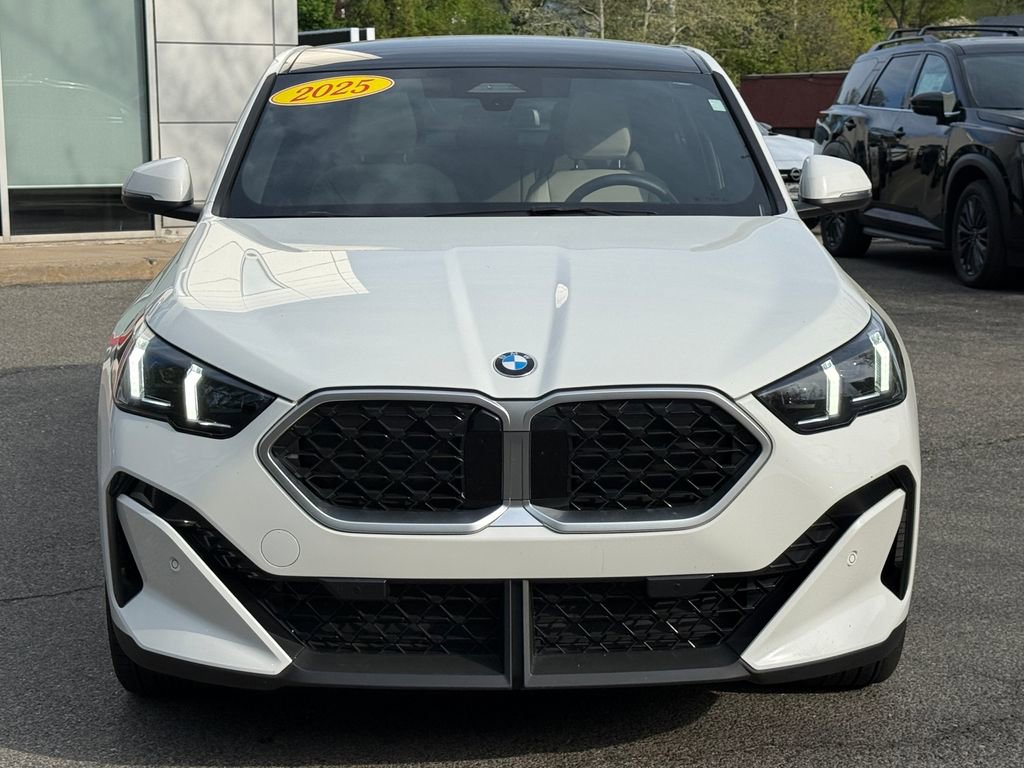 Used 2025 BMW X2 xDrive28i AWD/4WD image 2