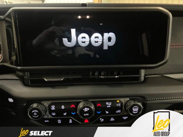 Used 2025 Jeep Gladiator Rubicon AWD/4WD image 10