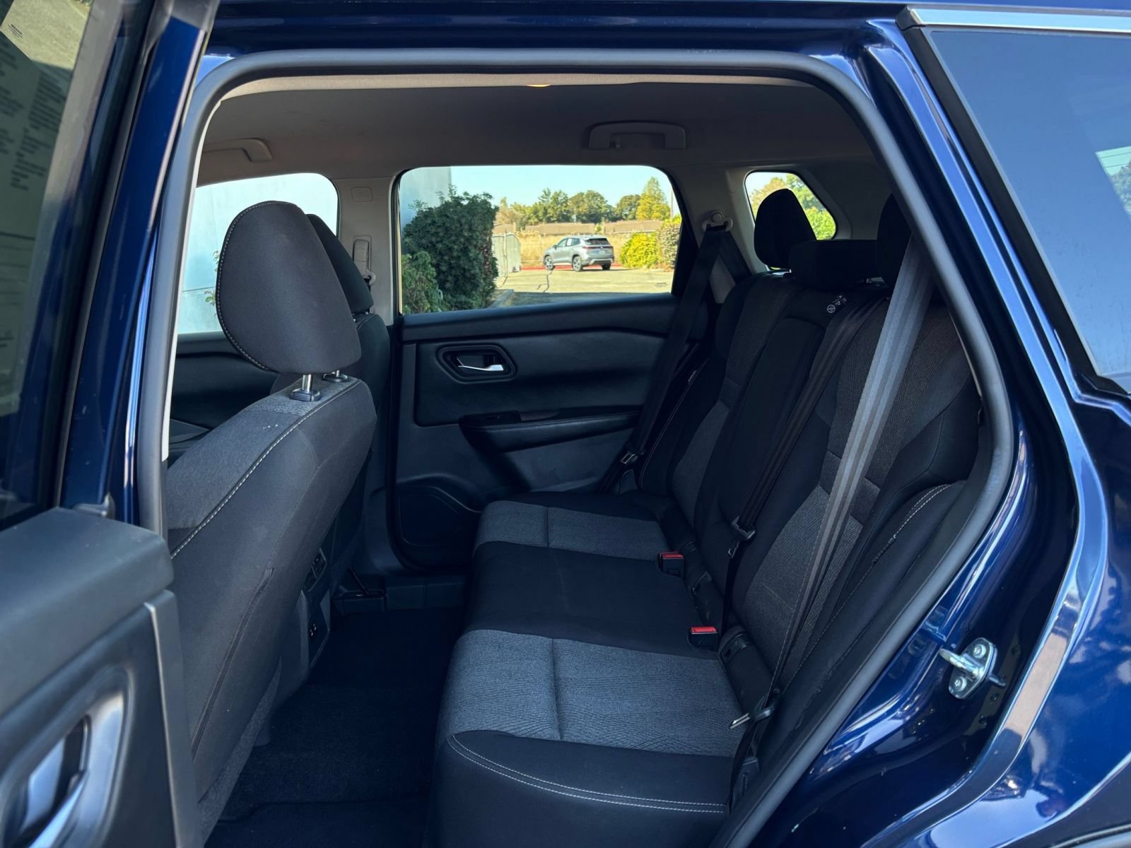 Used 2025 Nissan Rogue SV FWD image 27