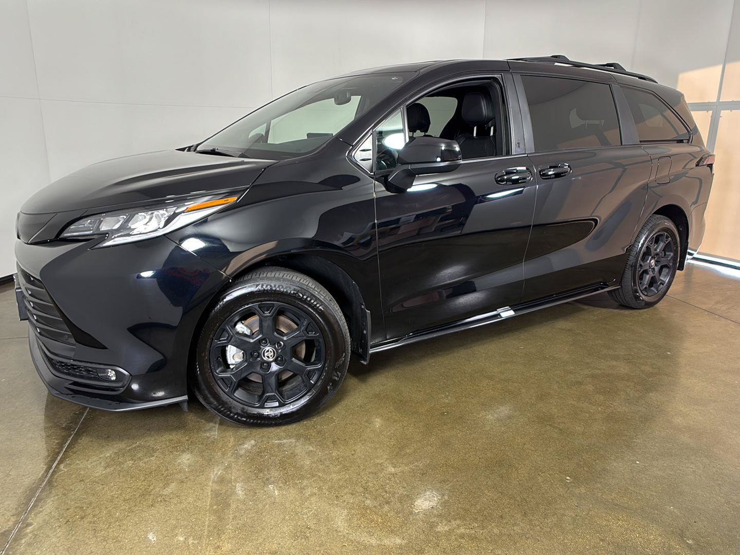 Used 2025 Toyota Sienna XLE Woodland Edition