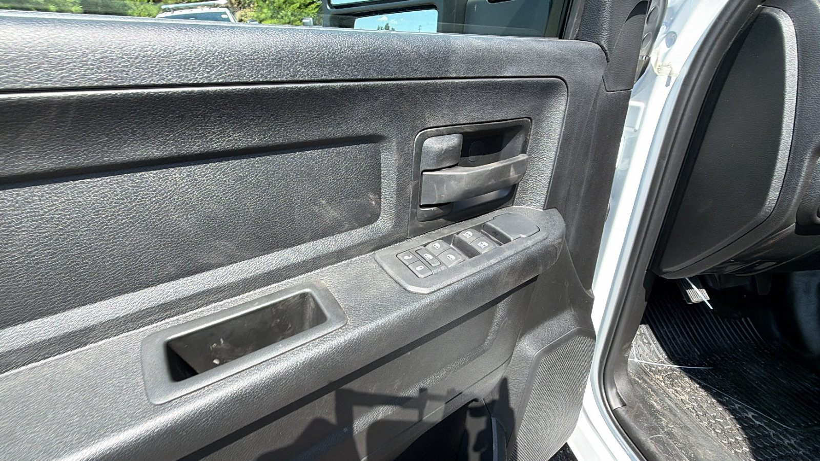 New 2027 RAM 3500 Tradesman w/ Chrome Appearance Group A AWD/4WD image 15