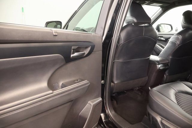 Certified 2025 Toyota Highlander XSE AWD/4WD image 28