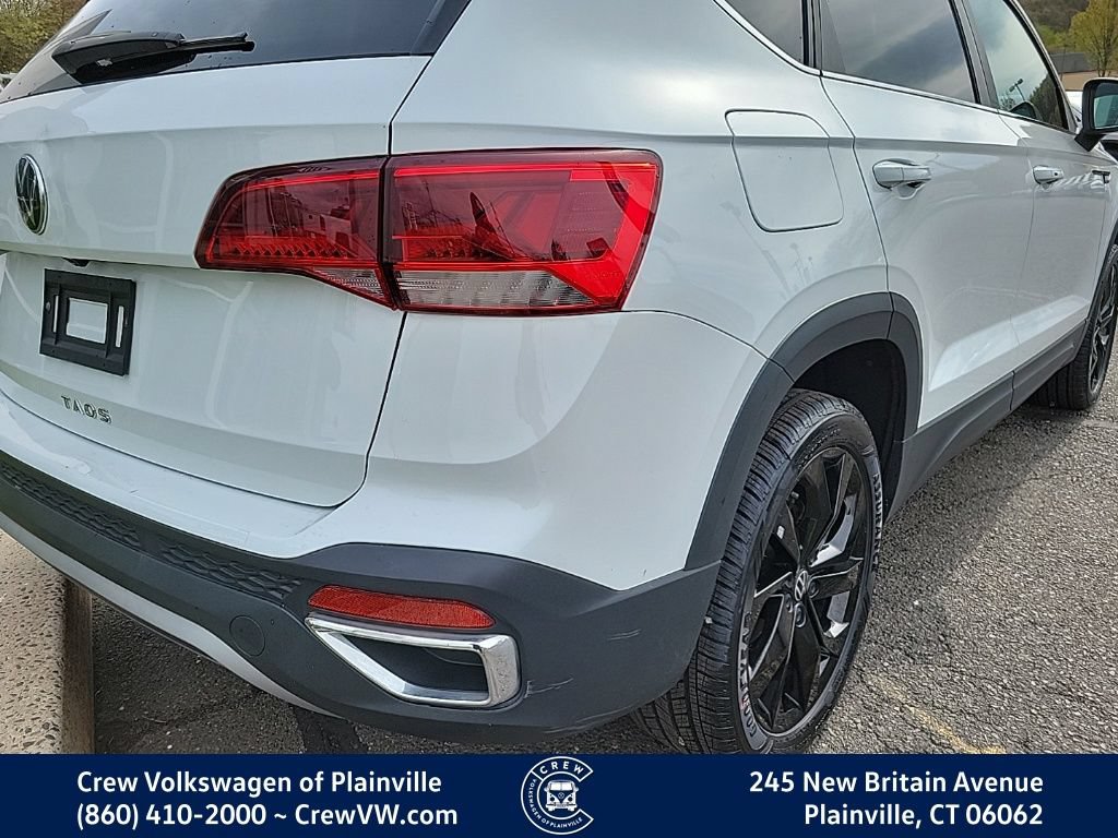 Certified 2022 Volkswagen Taos SE w/ Driver Assistance Package FWD image 34