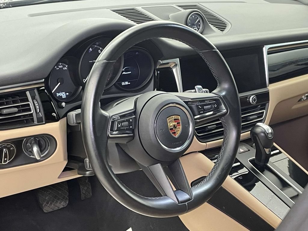 Certified 2023 Porsche Macan AWD/4WD image 4