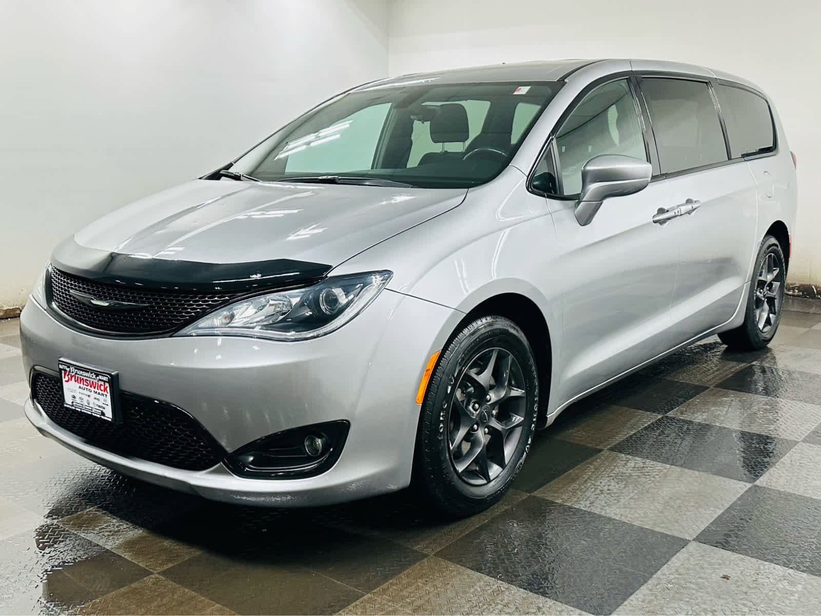 Used 2018 Chrysler Pacifica Touring Plus w/ S Appearance Package image 1