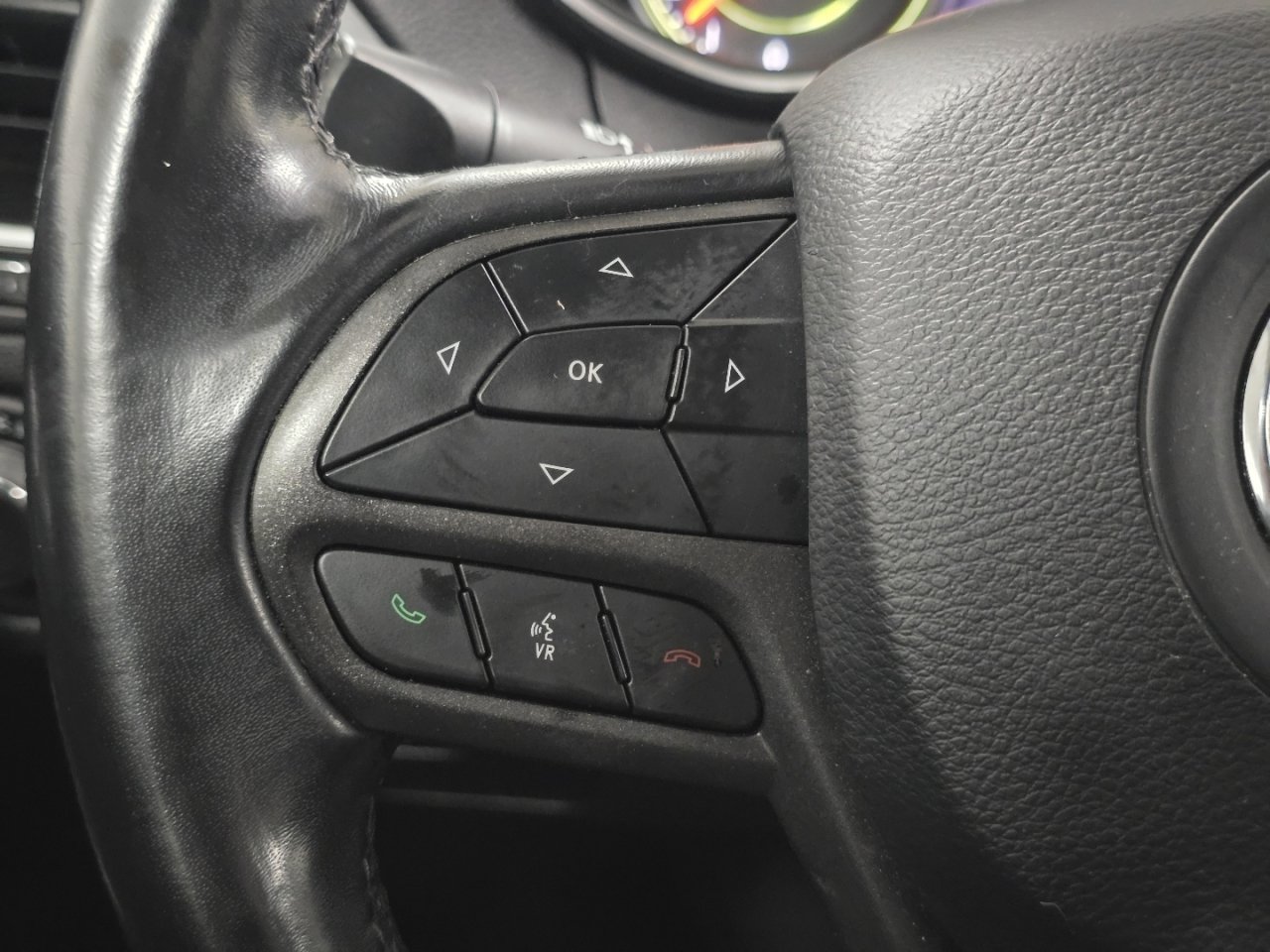 Used 2020 Jeep Cherokee Trailhawk AWD/4WD image 28