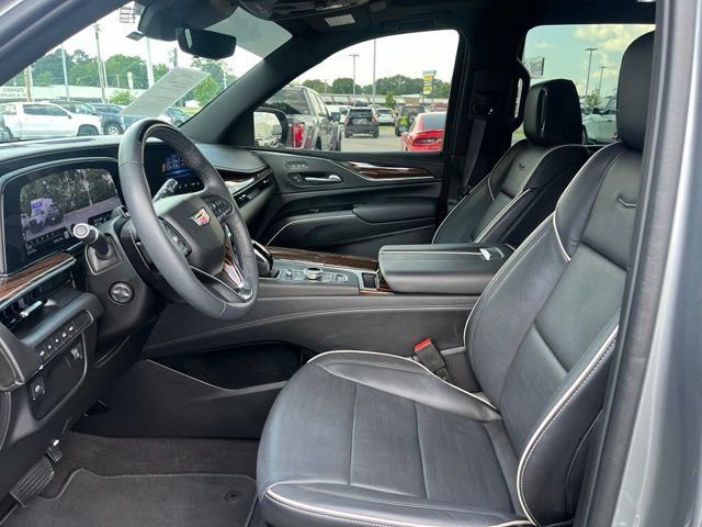 Used 2024 Cadillac Escalade Premium Luxury AWD/4WD image 5