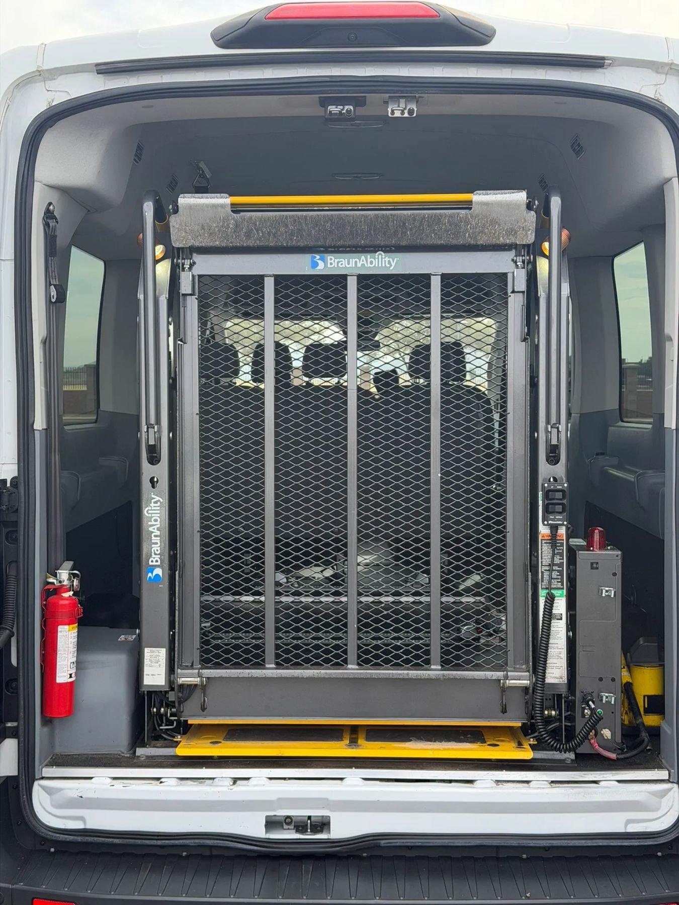 Used 2018 Ford Transit 350 XL image 11