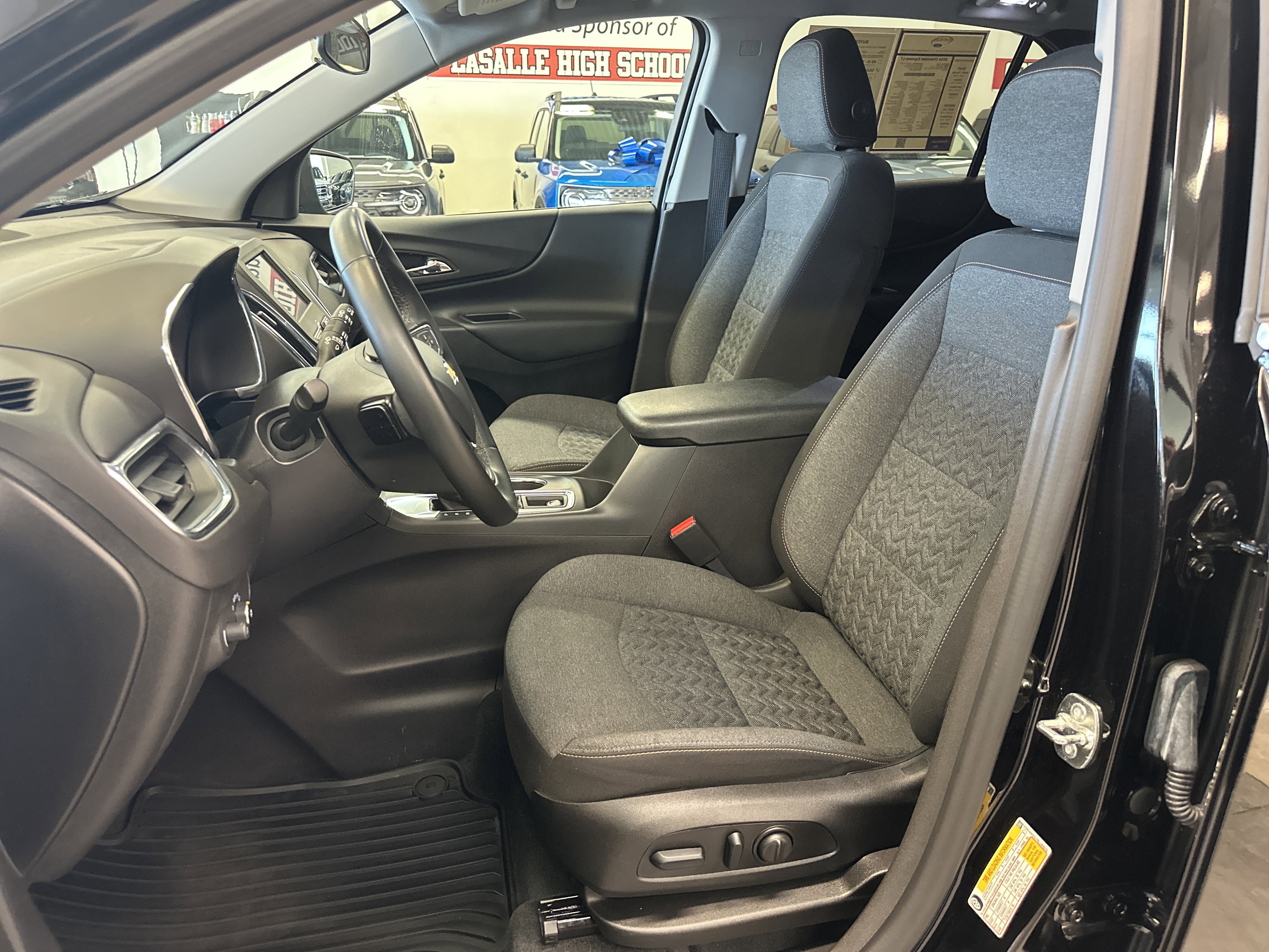 Used 2024 Chevrolet Equinox LT FWD image 4