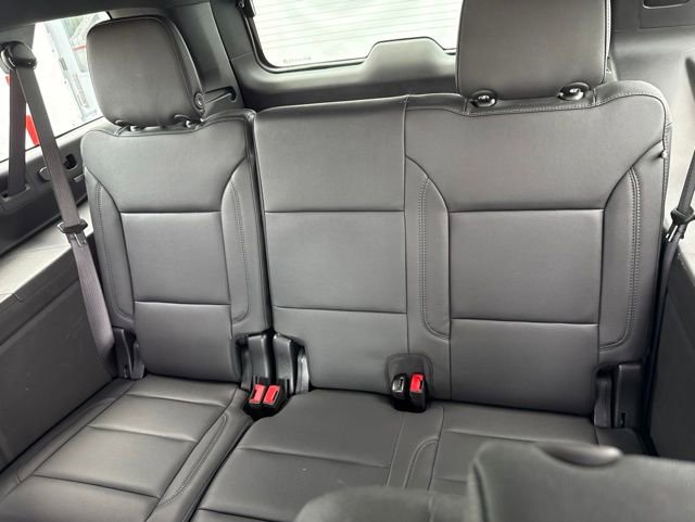 Used 2026 Chevrolet Suburban Z71 w/ Comfort Package AWD/4WD image 9