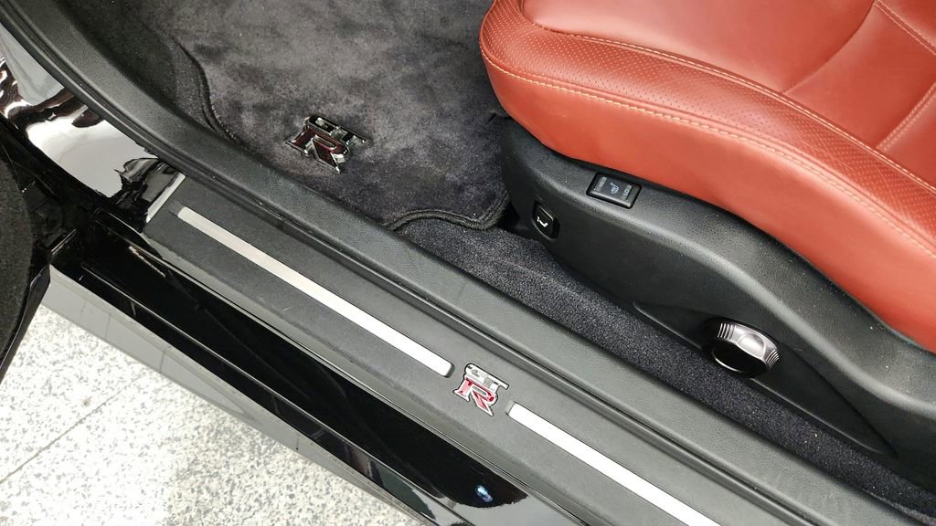 Used 2024 Nissan GT-R Premium w/ Premium Interior Package AWD/4WD image 53