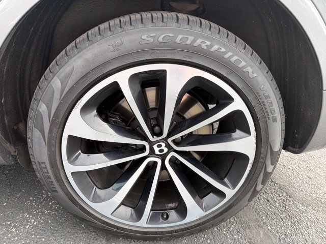 Used 2019 Bentley Bentayga AWD/4WD image 29