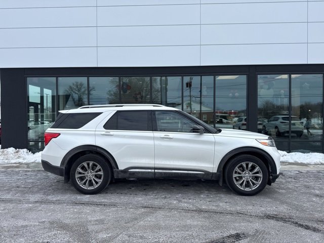 Used 2022 Ford Explorer Limited w/ Equipment Group 301A image 2