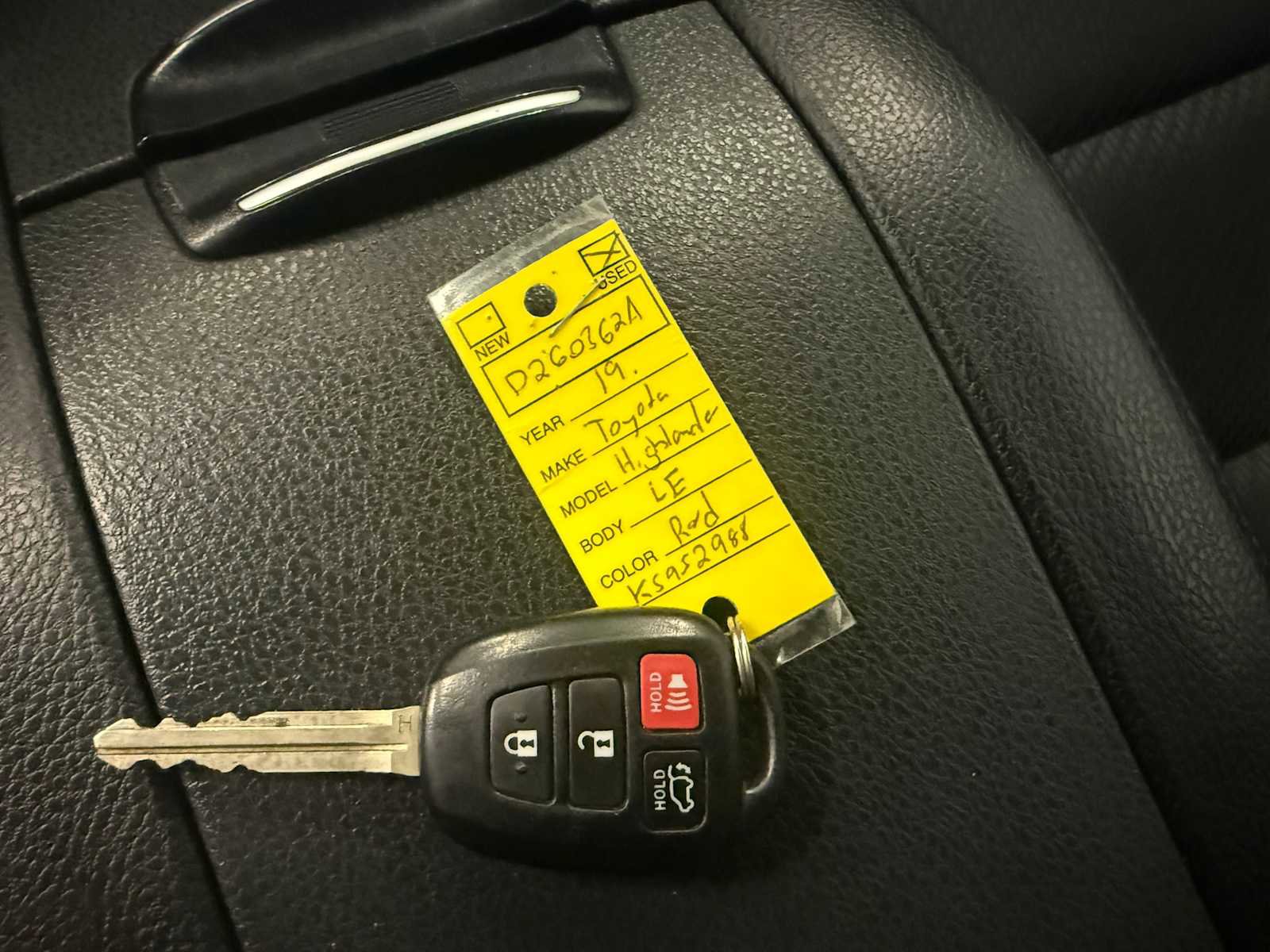 Used 2019 Toyota Highlander LE AWD/4WD image 35