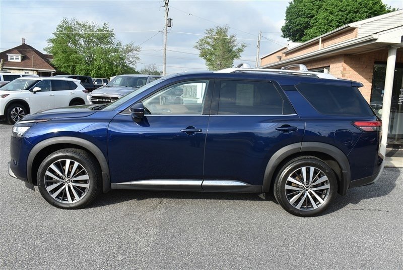 Used 2022 Nissan Pathfinder Platinum w/ Cargo Package image 2