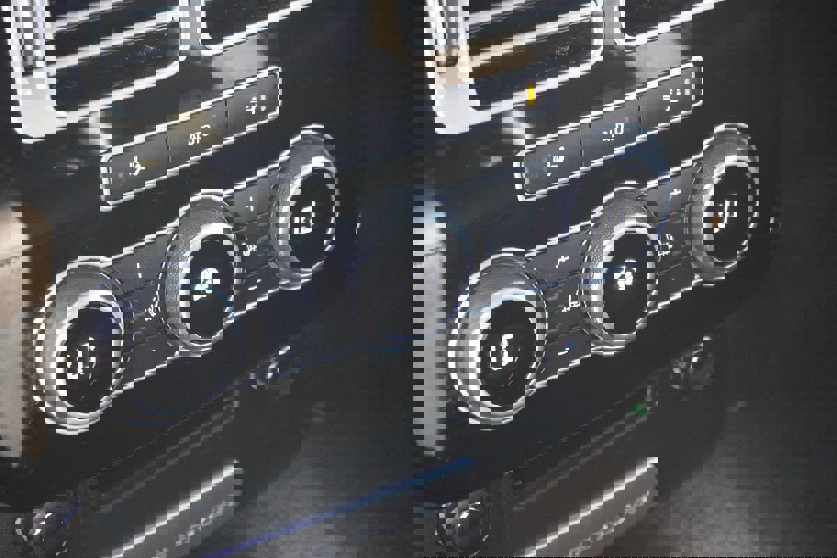 Used 2016 Land Rover Range Rover Supercharged image 23