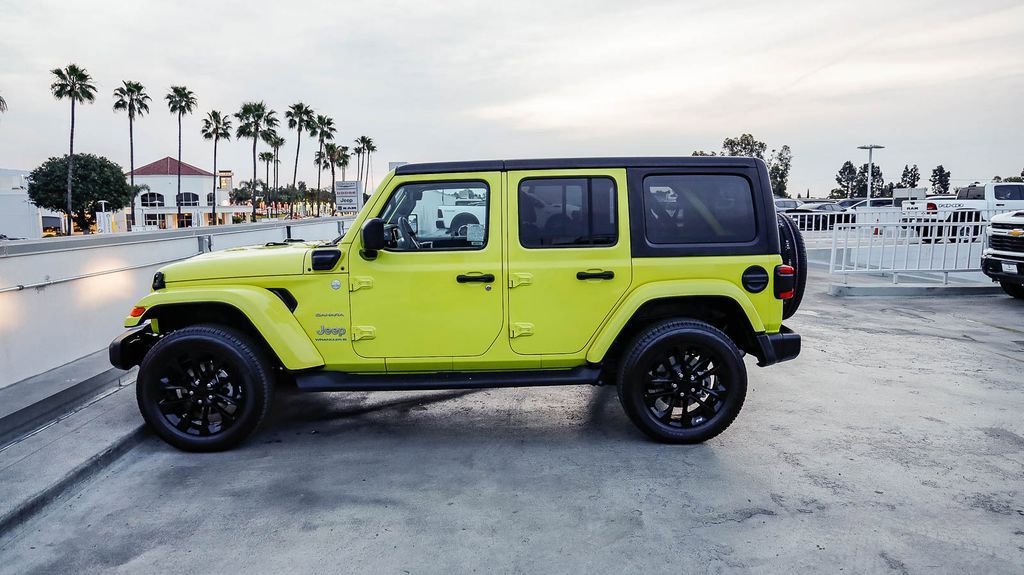 Used 2023 Jeep Wrangler Unlimited Sahara AWD/4WD image 14