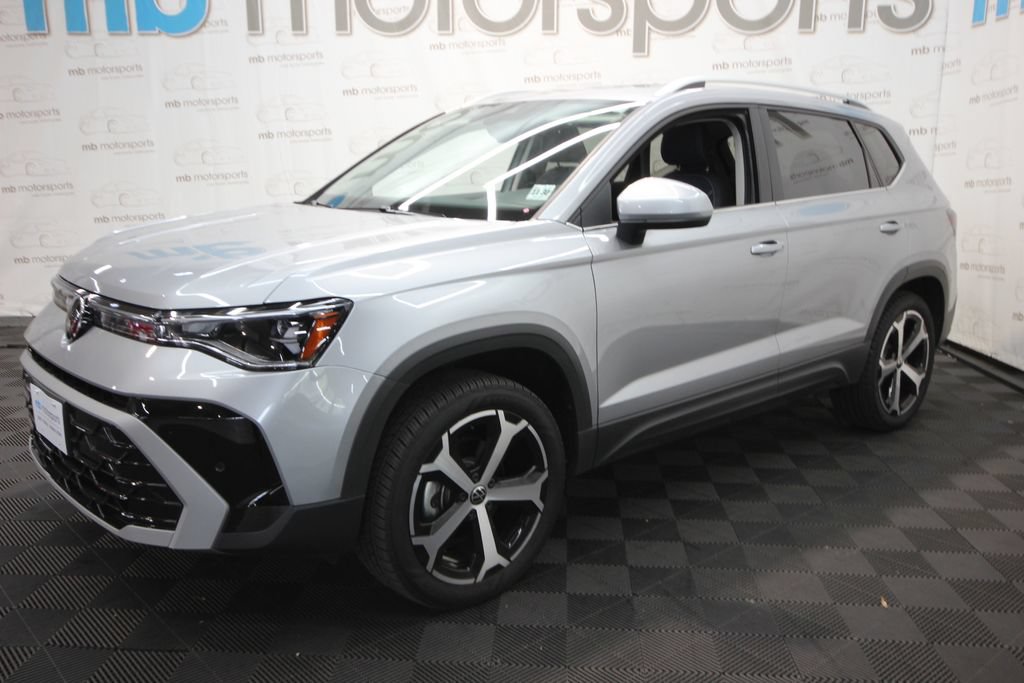 Used 2025 Volkswagen Taos SEL AWD/4WD image 2