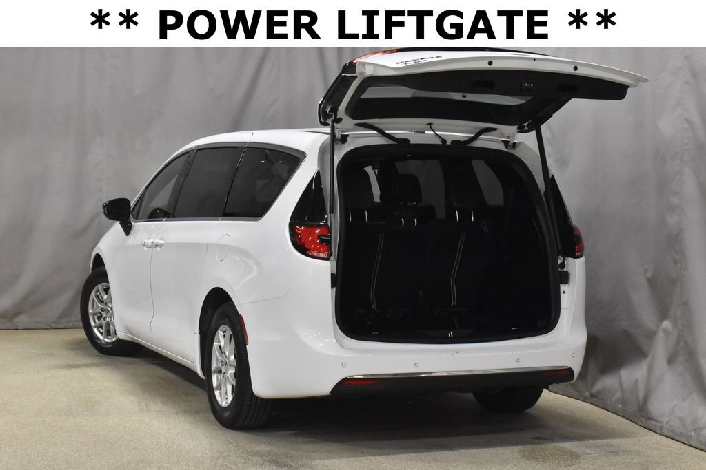 Used 2025 Chrysler Pacifica Select FWD image 10