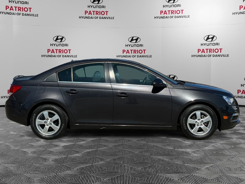 Used 2016 Chevrolet Cruze LT image 2