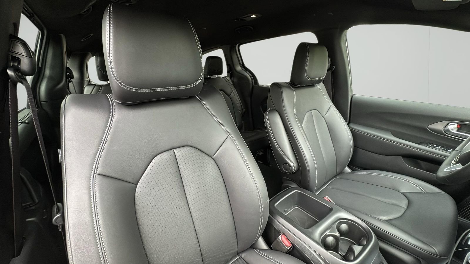 New 2025 Chrysler Pacifica Select image 16