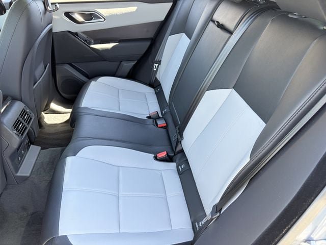 New 2026 Land Rover Range Rover Velar Dynamic SE AWD/4WD image 17