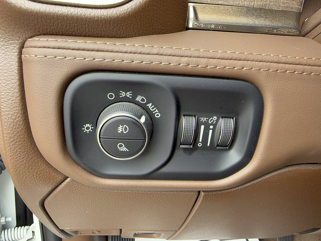 Used 2024 RAM 2500 Limited w/ Safety Group AWD/4WD image 31