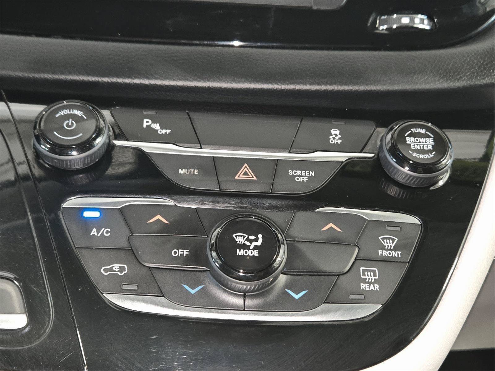 Used 2019 Chrysler Pacifica L FWD image 26