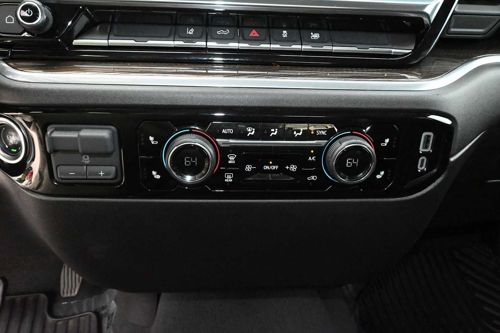 Used 2025 Chevrolet Silverado 2500 LT w/ Convenience Package AWD/4WD image 16