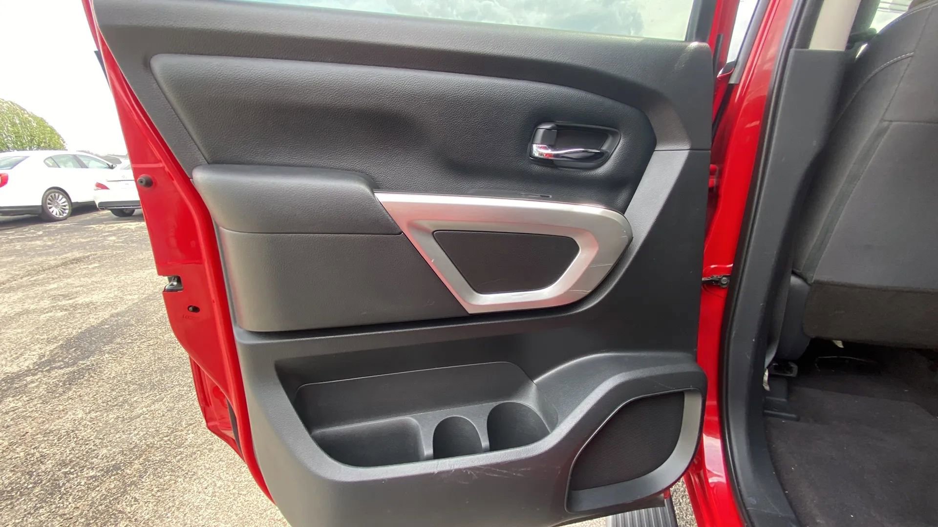 Used 2022 Nissan Titan SV AWD/4WD image 22