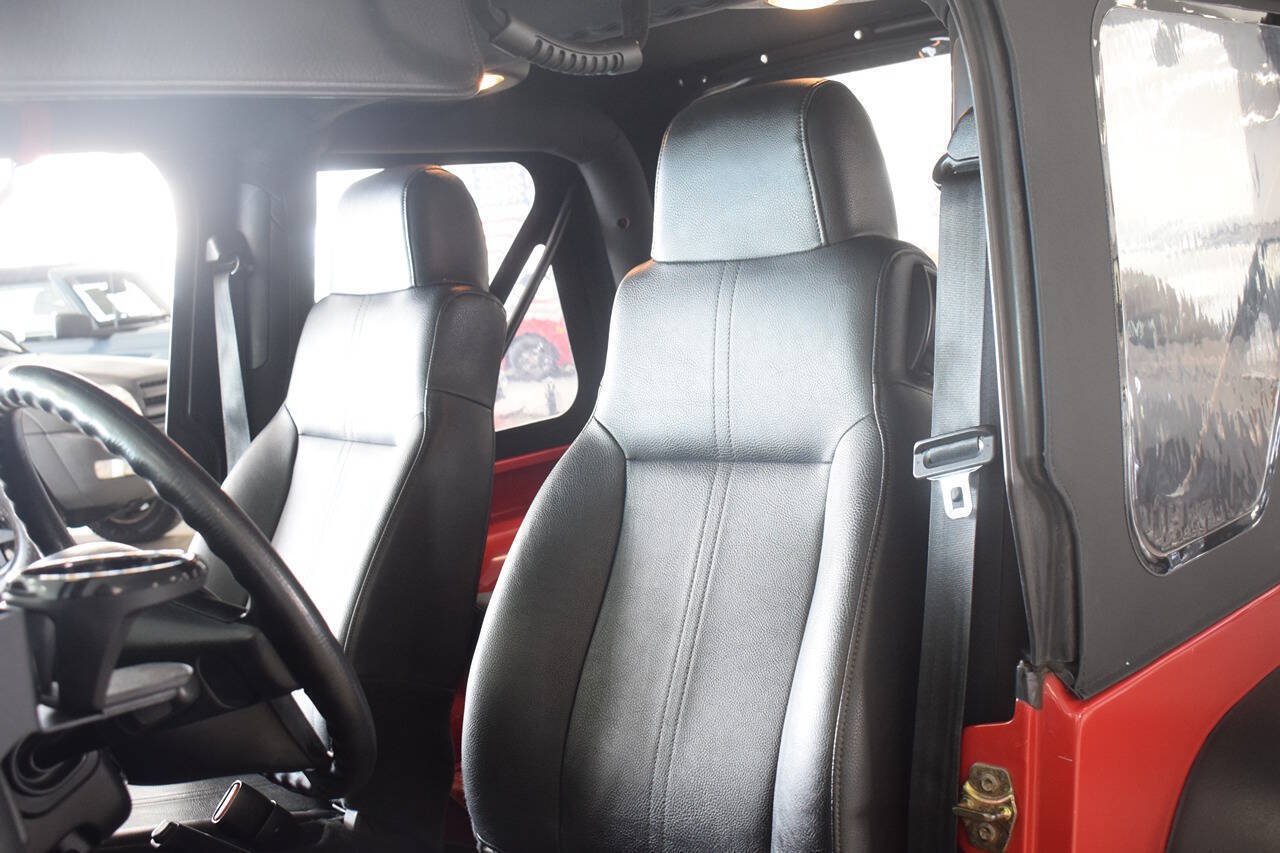 Used 2004 Jeep Wrangler SE AWD/4WD image 38