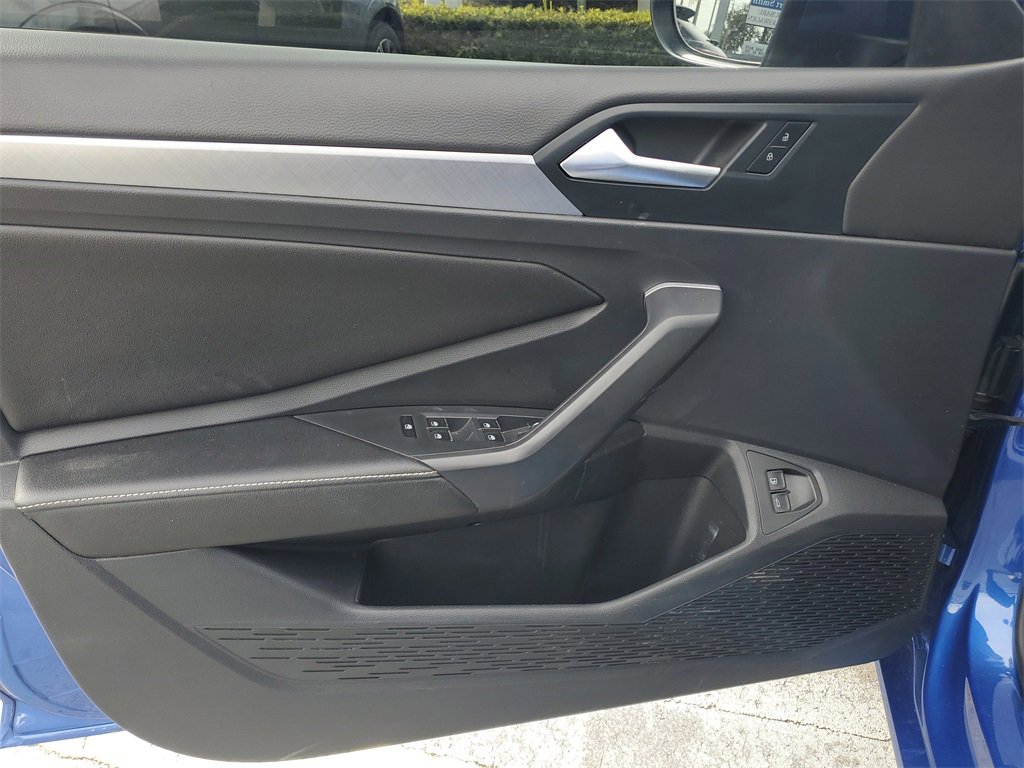 Used 2022 Volkswagen Jetta SE image 16