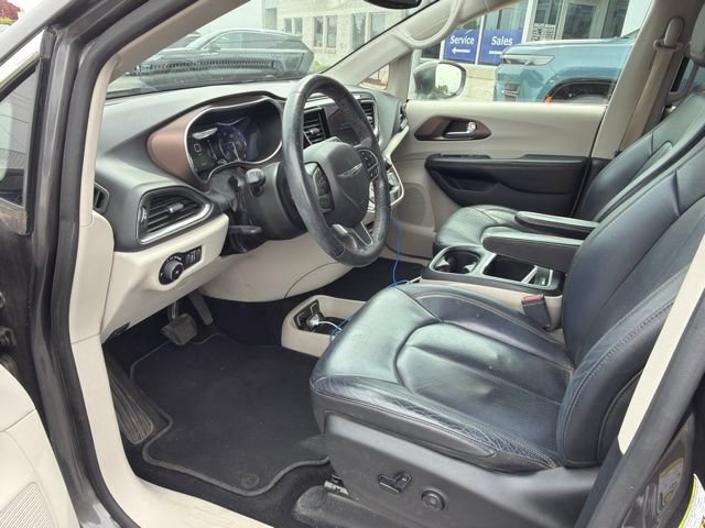 Used 2019 Chrysler Pacifica Touring-L Plus FWD image 6